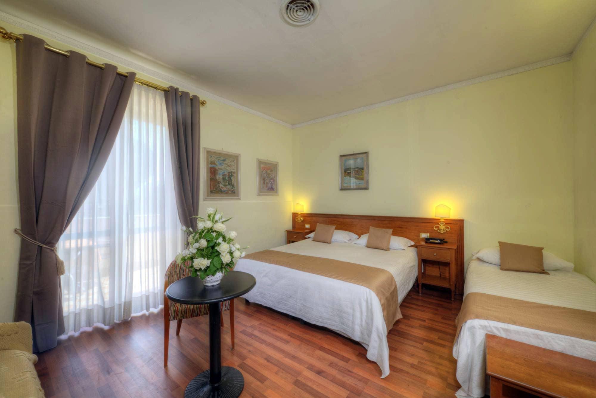 Hotel Ristorante Vittoria Pompei Esterno foto