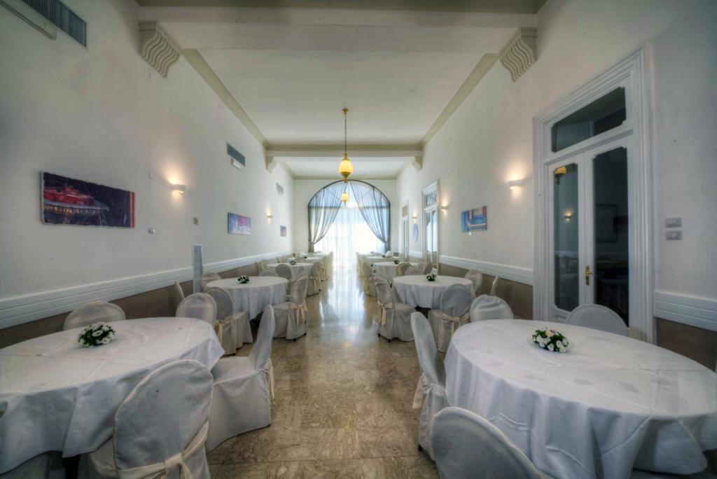 Hotel Ristorante Vittoria Pompei Esterno foto