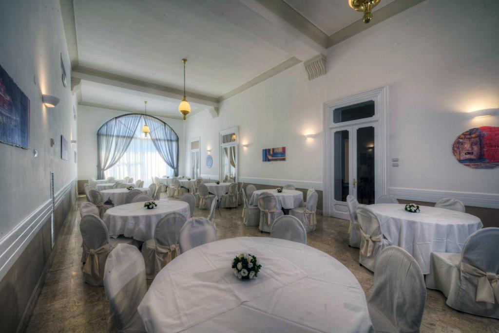 Hotel Ristorante Vittoria Pompei Esterno foto