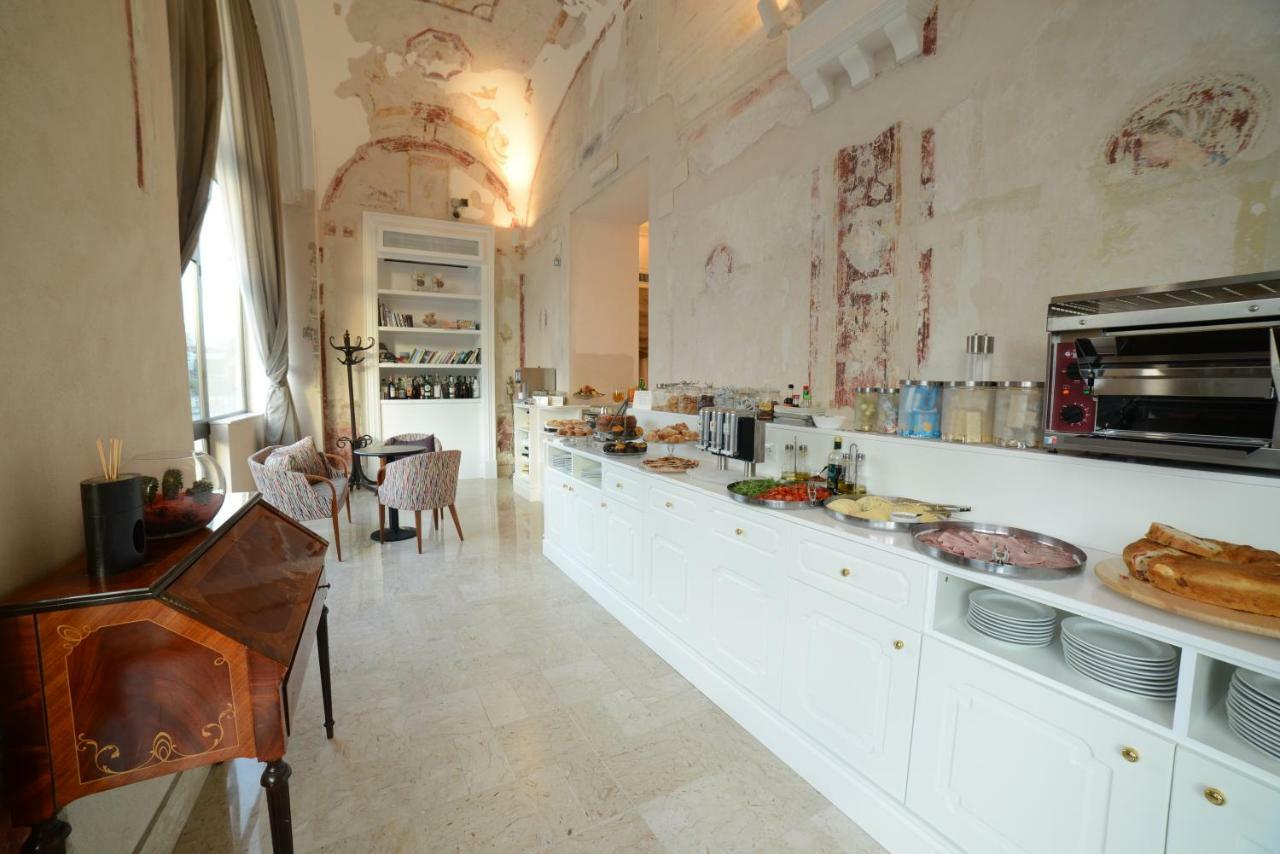 Hotel Ristorante Vittoria Pompei Esterno foto
