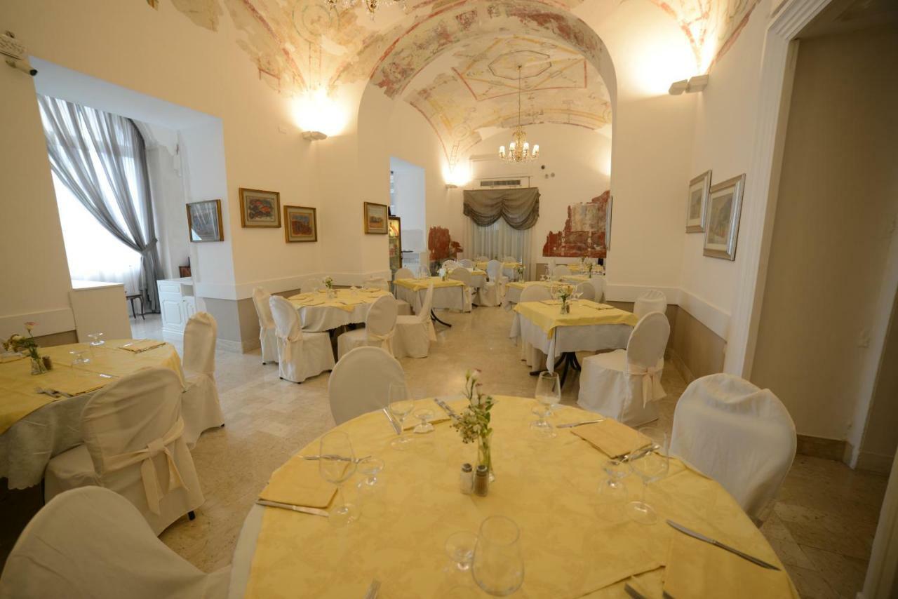 Hotel Ristorante Vittoria Pompei Esterno foto